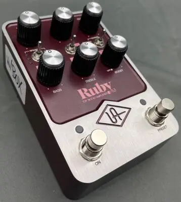 Universal Audio - UAFX Ruby '63 Top Boost Amplifier Pedal 2